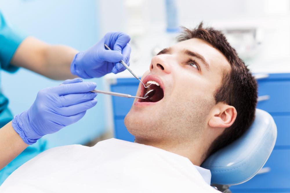 dentist performing emergency tooth extraction in Prairieville
